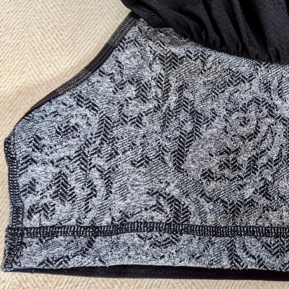 Lululemon Built-In Bra Tank Top (Black & Grey) - Picture 8 of 9